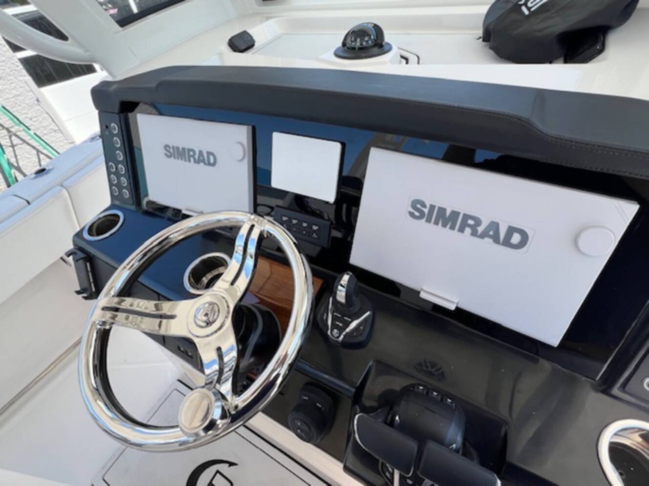 A photo of this 2026 Robalo 300 CENTER CONSOLE