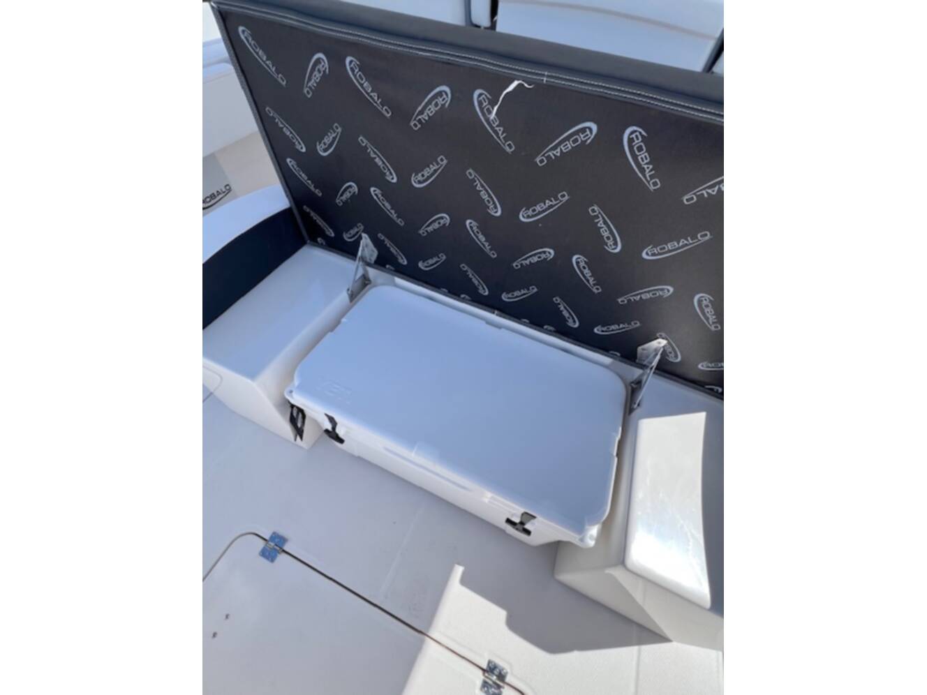 A photo of this 2026 Robalo 300 CENTER CONSOLE
