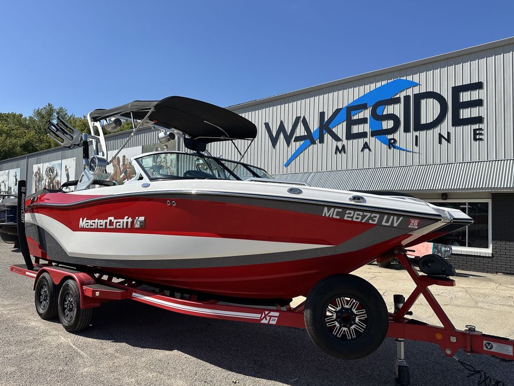 2018 Mastercraft XT22 Ski and Wakeboard Boat boat