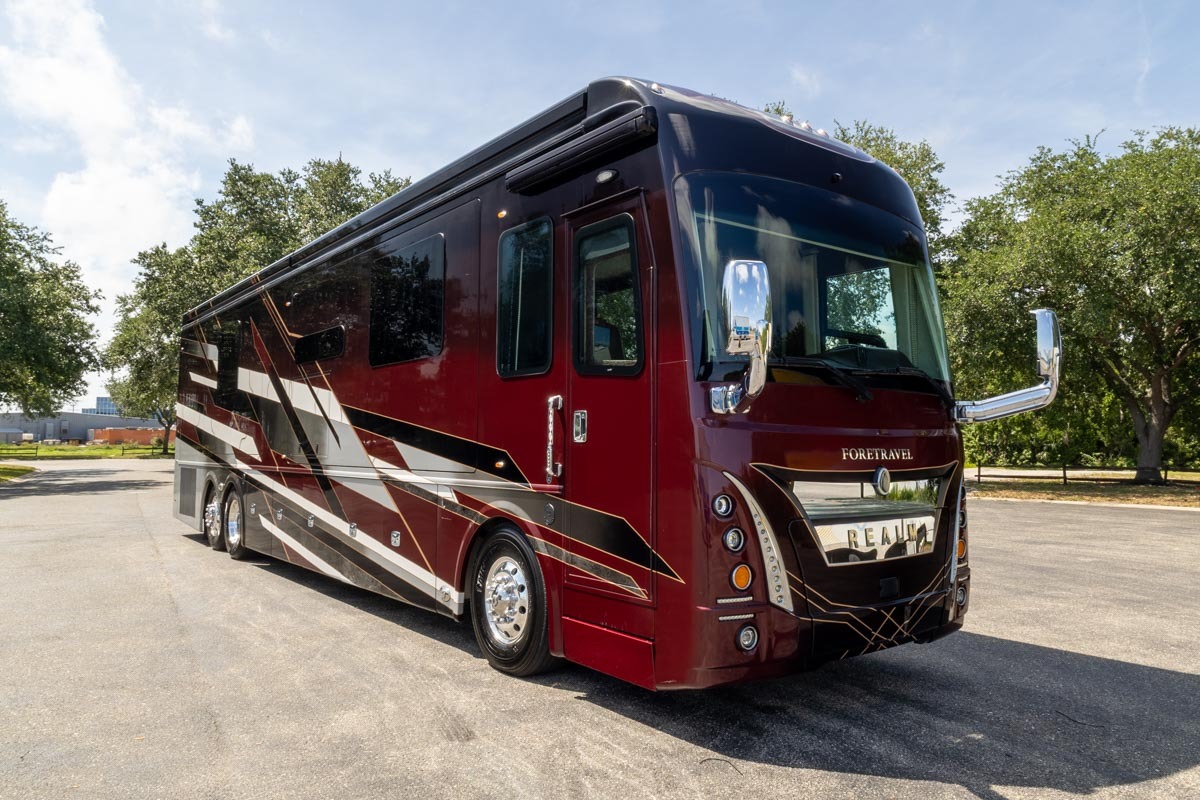 2023 Foretravel REALM PRESIDENTIAL SERIES LVMS in bradenton FL