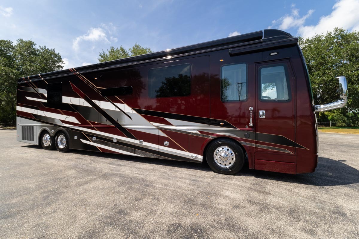 2023 Foretravel REALM PRESIDENTIAL SERIES LVMS in bradenton FL
