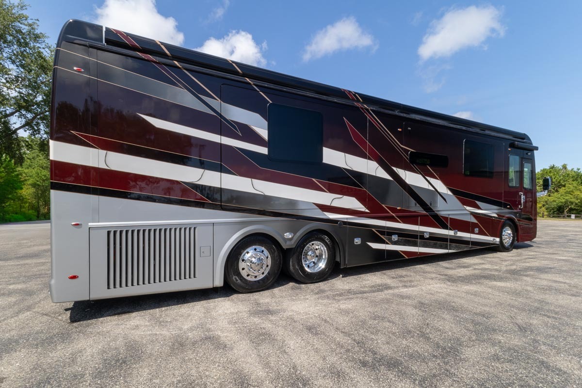 2023 Foretravel REALM PRESIDENTIAL SERIES LVMS in bradenton FL