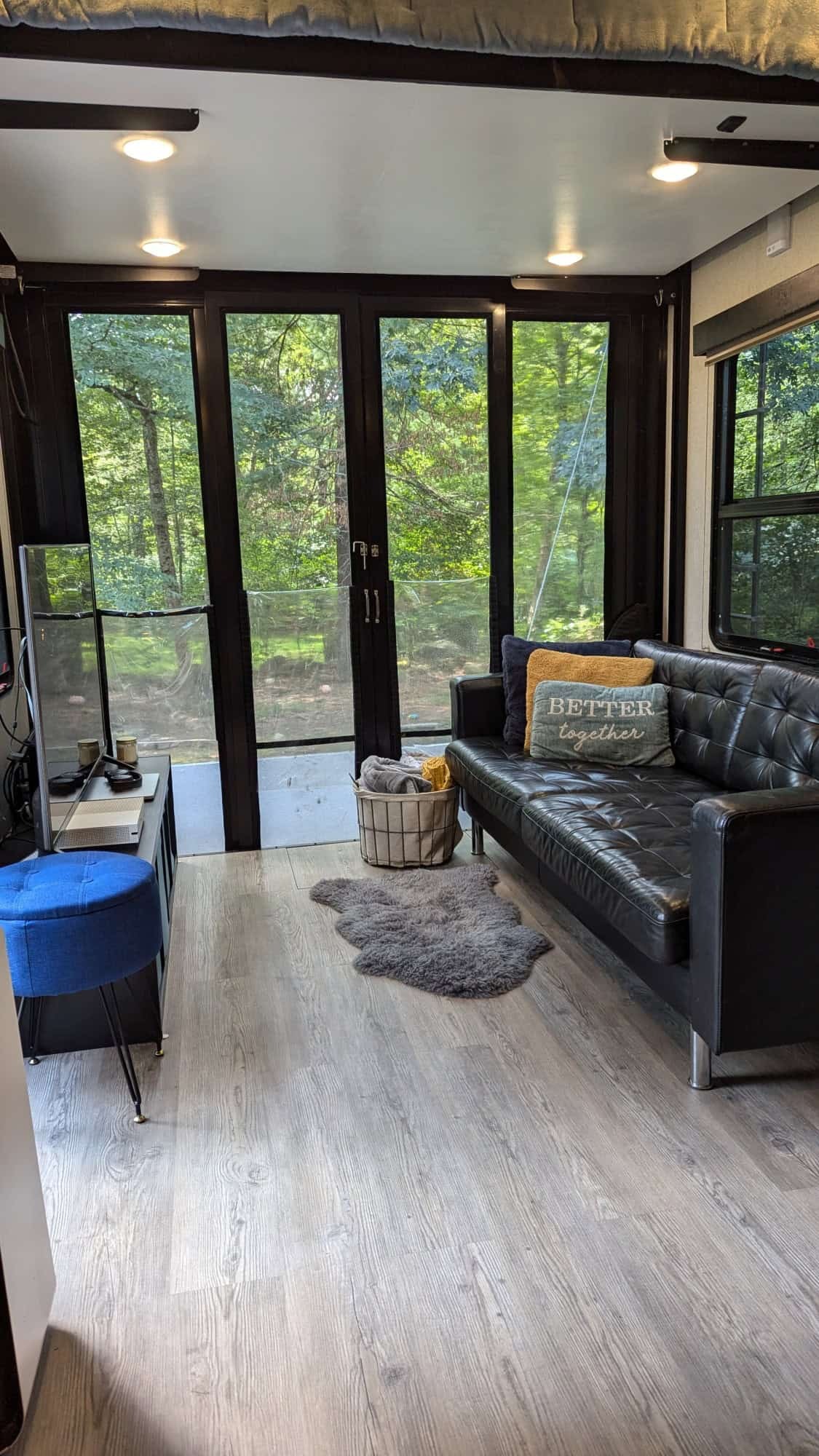 2016 Grand Design MOMENTUM 397TH in west warwick RI
