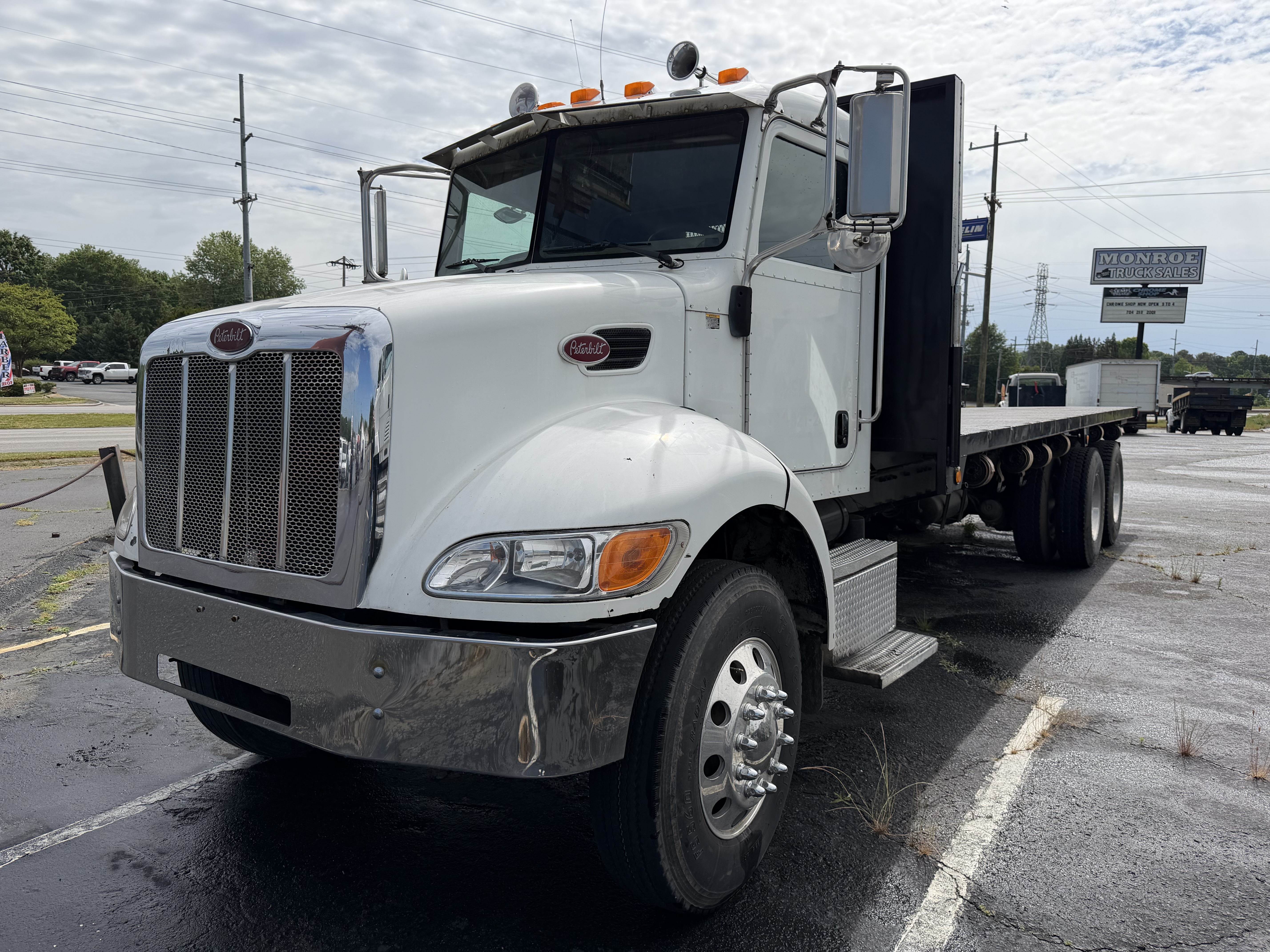 2006 PETERBILT 335 in Monroe, NC