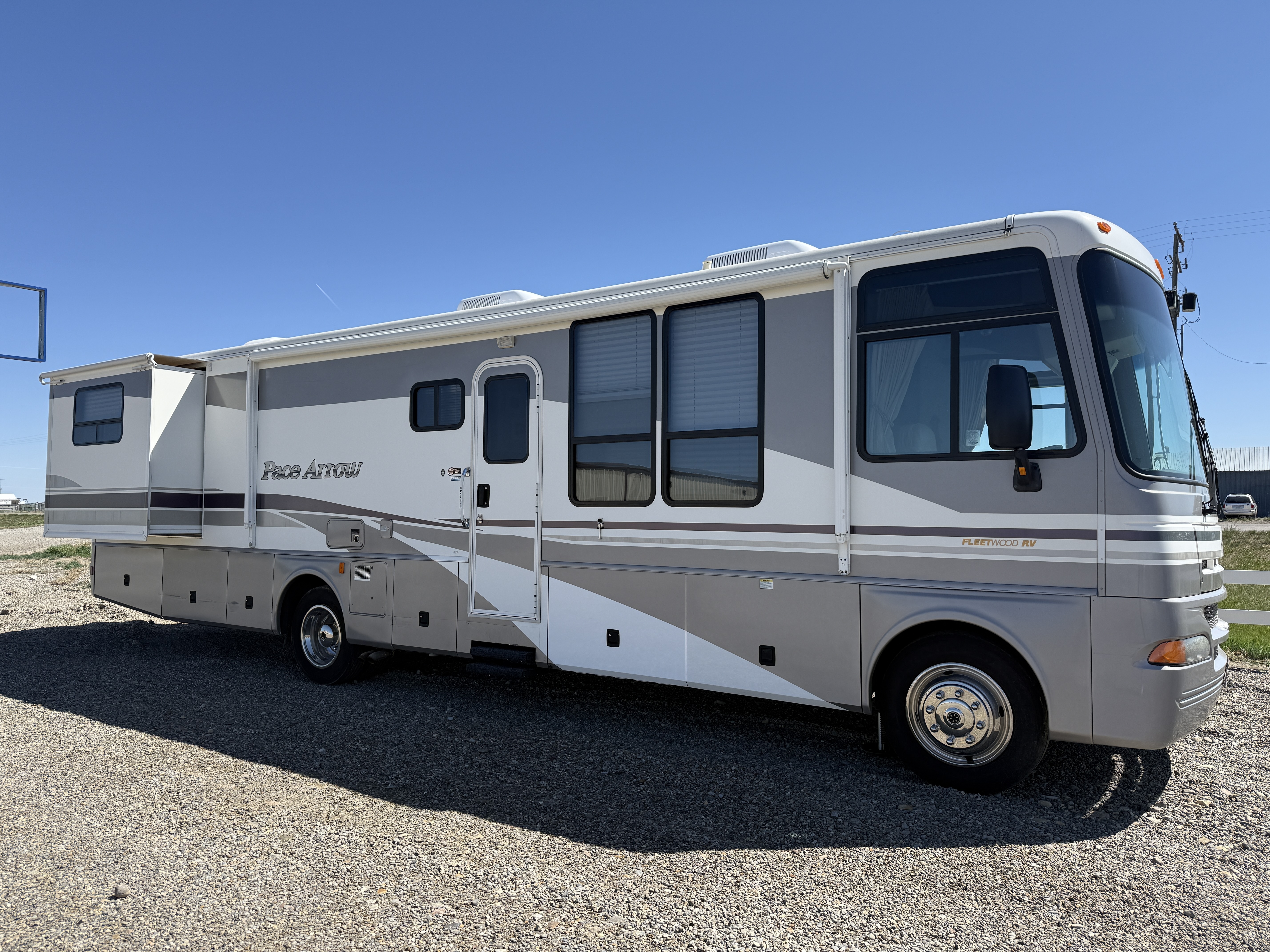 2003 Fleetwood PACE ARROW 37A in conrad MT