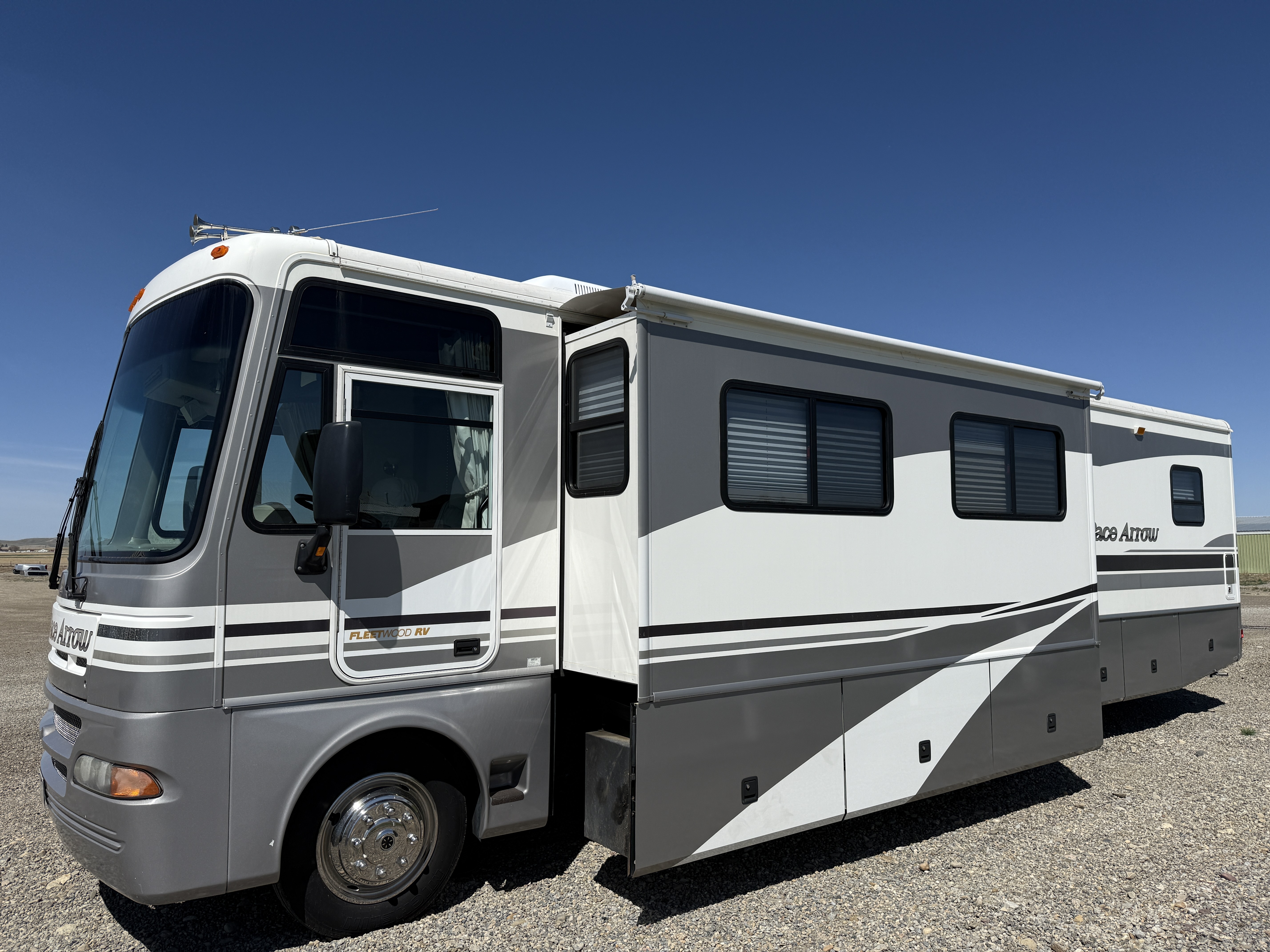 2003 Fleetwood PACE ARROW 37A in conrad MT