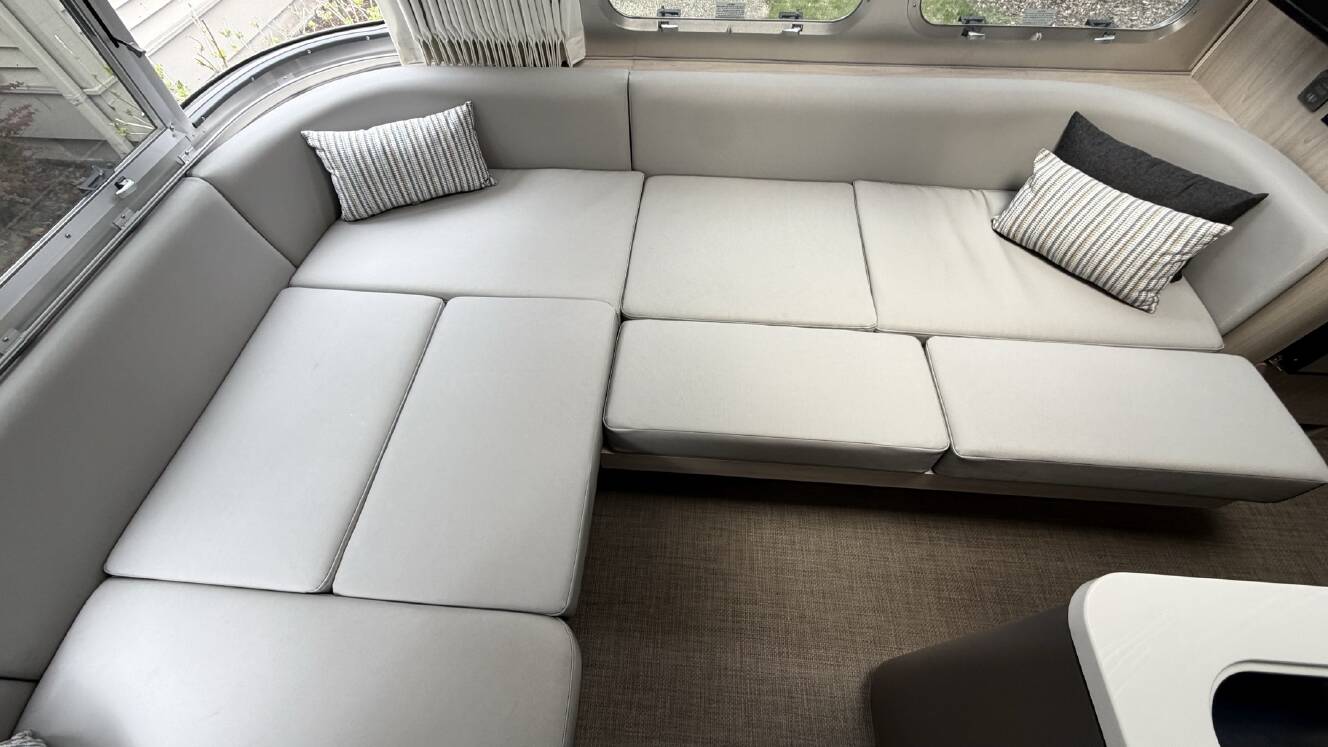A photo of this 2023 Airstream GLOBETROTTER 25FB TWIN