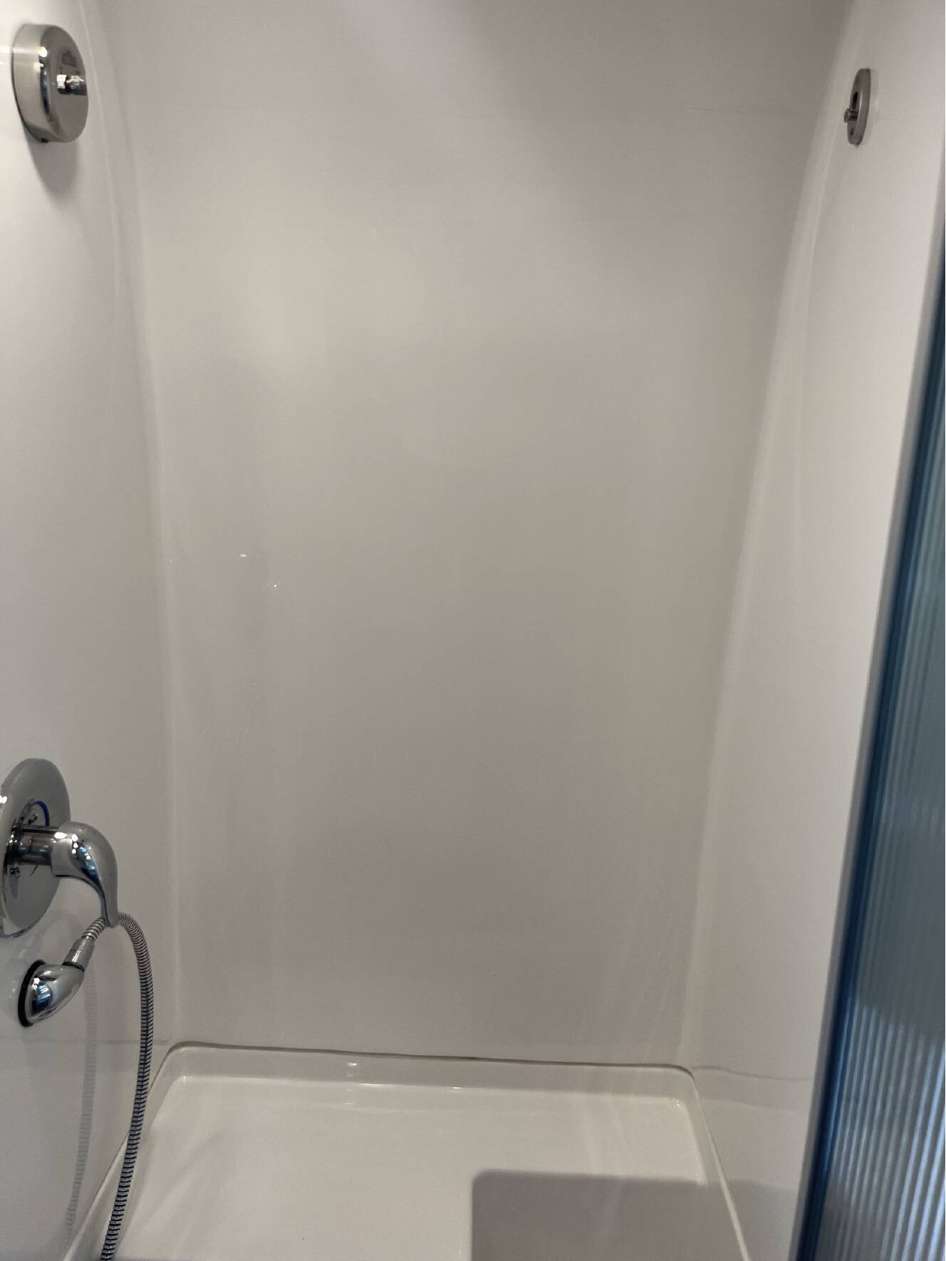 A photo of this 2023 Airstream GLOBETROTTER 25FB TWIN