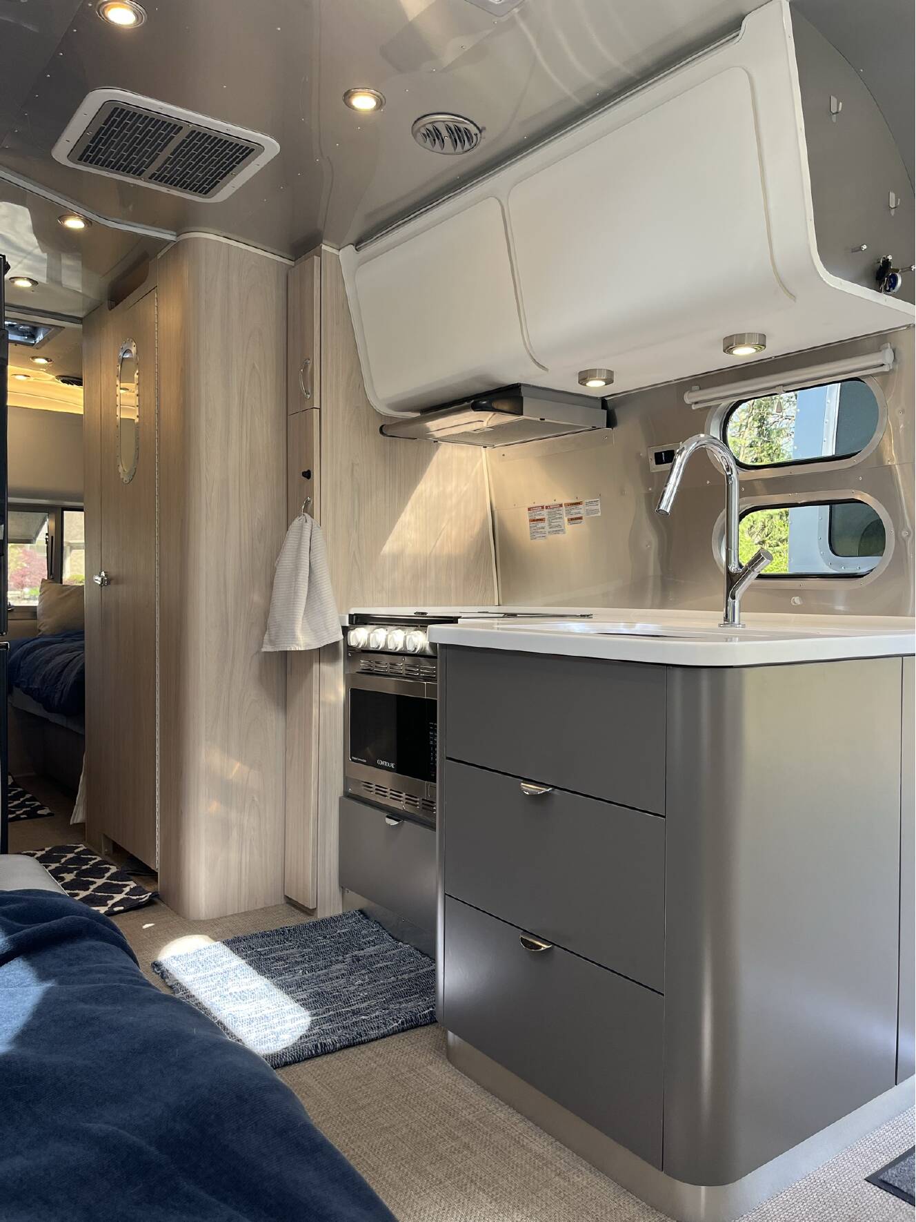A photo of this 2023 Airstream GLOBETROTTER 25FB TWIN