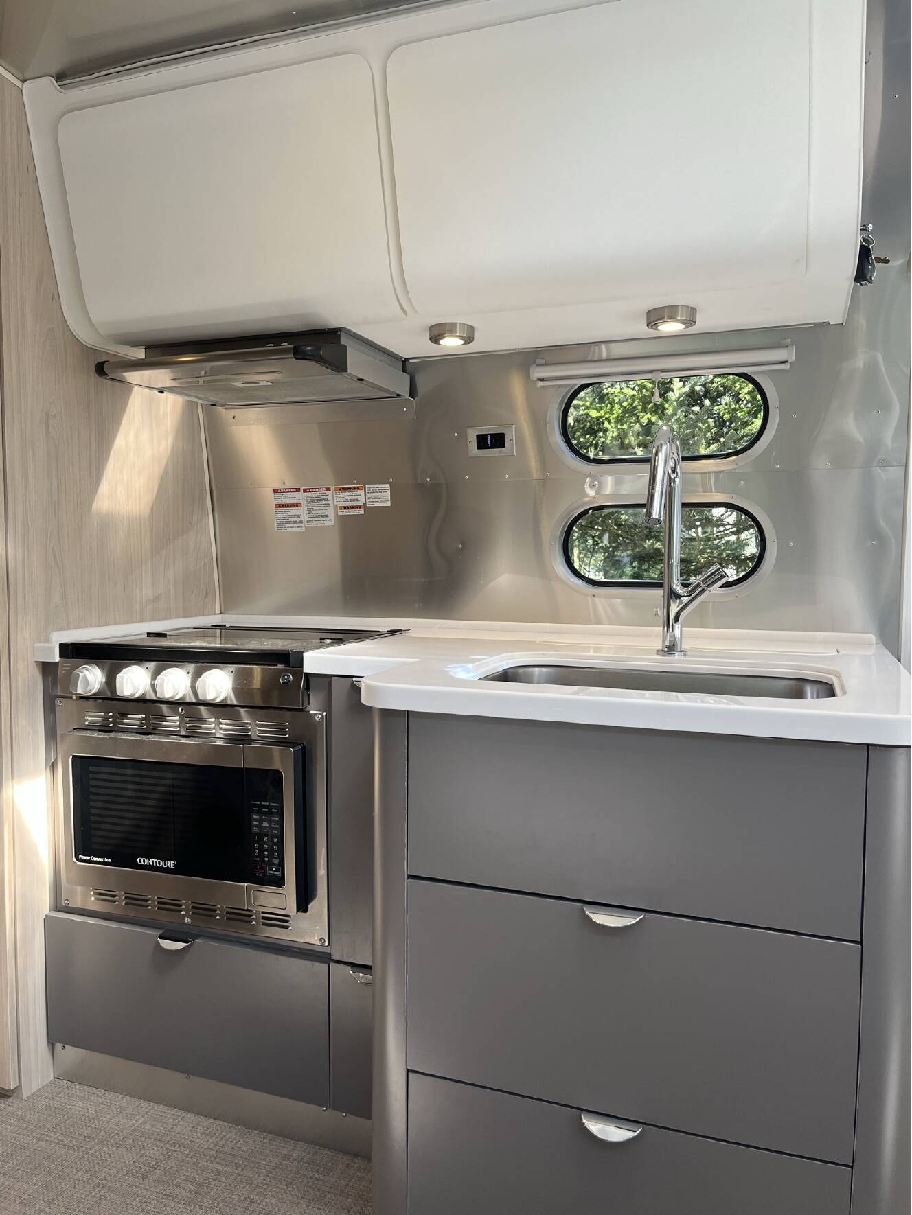 A photo of this 2023 Airstream GLOBETROTTER 25FB TWIN