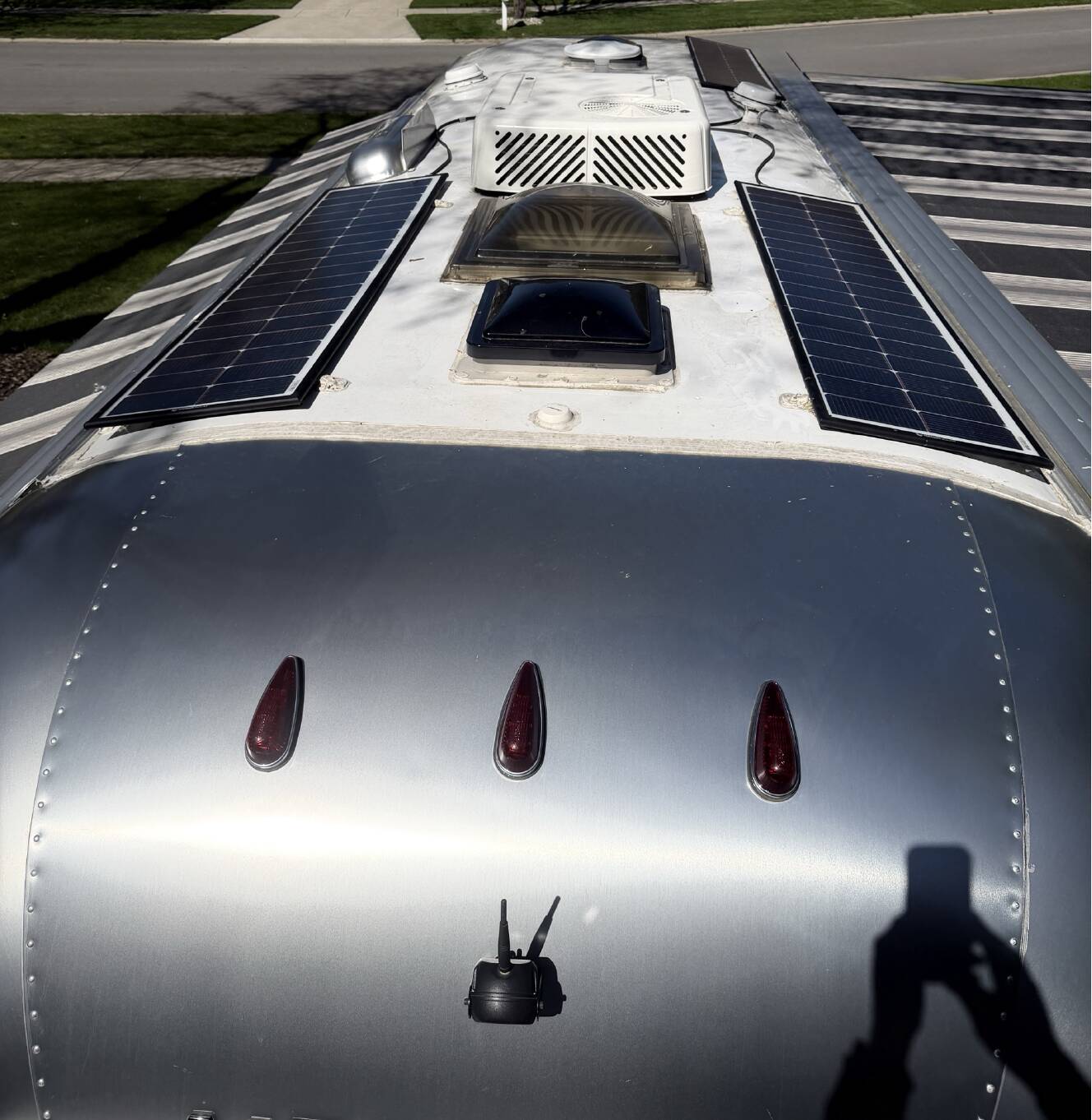 A photo of this 2023 Airstream GLOBETROTTER 25FB TWIN