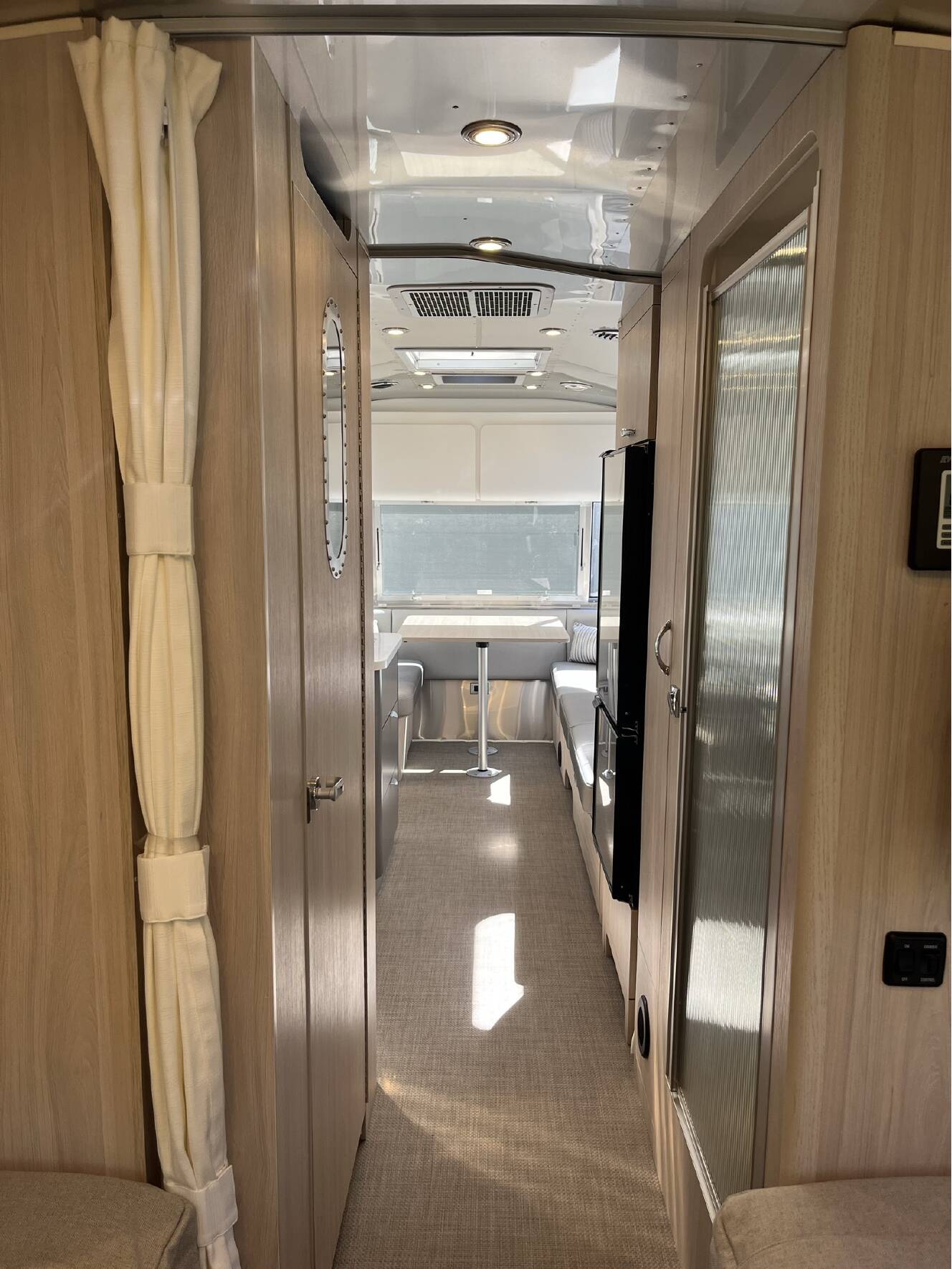 A photo of this 2023 Airstream GLOBETROTTER 25FB TWIN