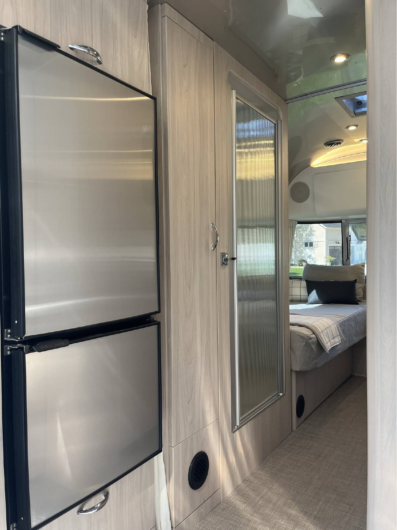 A photo of this 2023 Airstream GLOBETROTTER 25FB TWIN