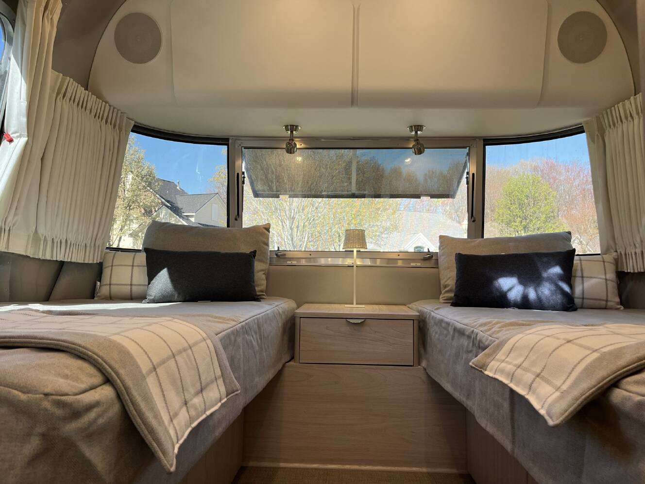 A photo of this 2023 Airstream GLOBETROTTER 25FB TWIN