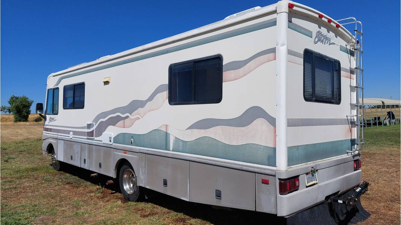 A photo of this 1999 Fleetwood STORM 30H