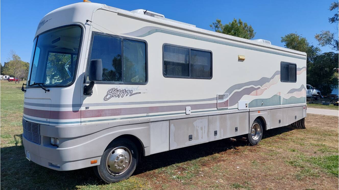 A photo of this 1999 Fleetwood STORM 30H