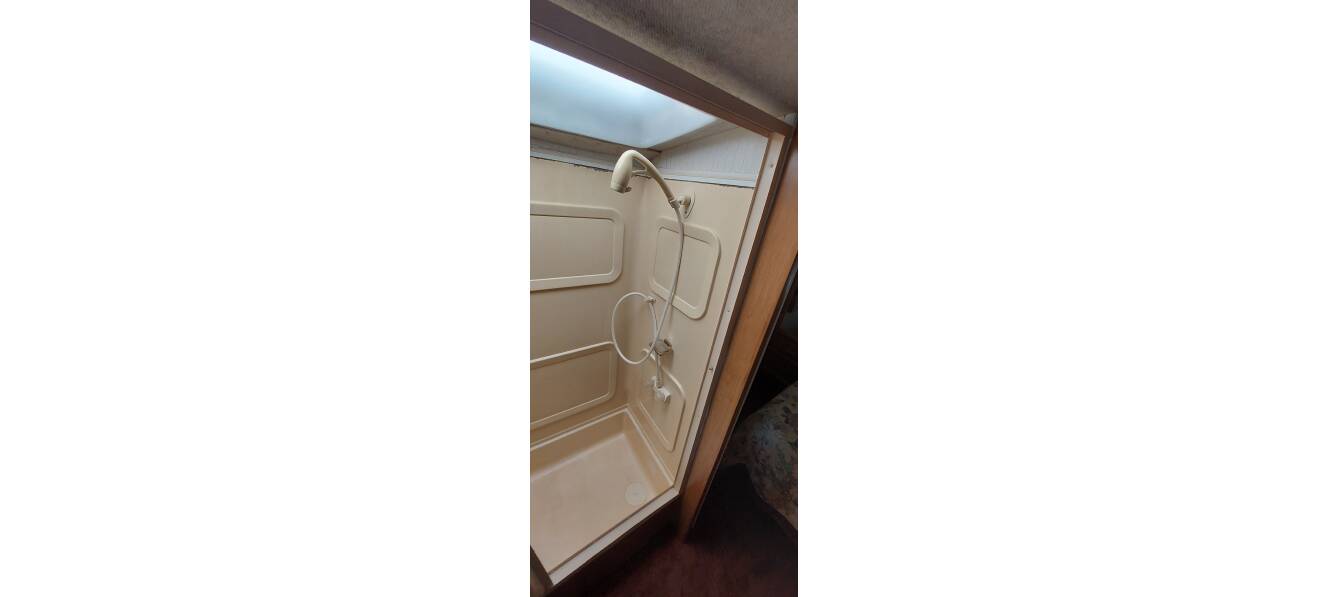 A photo of this 1999 Fleetwood STORM 30H