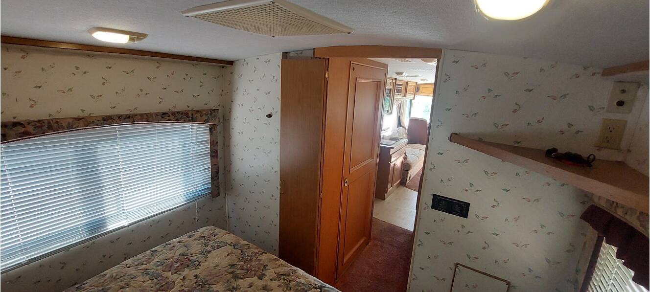 A photo of this 1999 Fleetwood STORM 30H