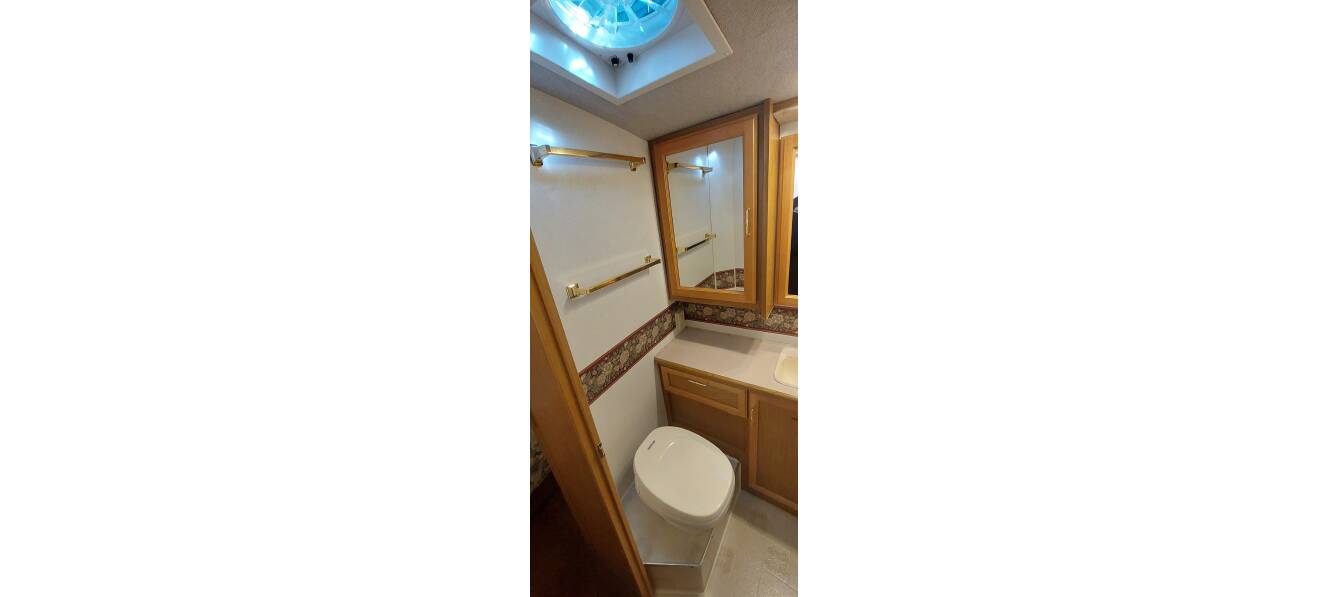 A photo of this 1999 Fleetwood STORM 30H