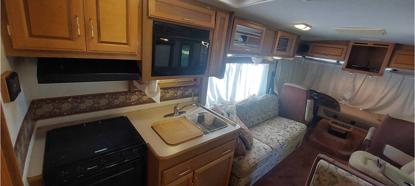 A photo of this 1999 Fleetwood STORM 30H