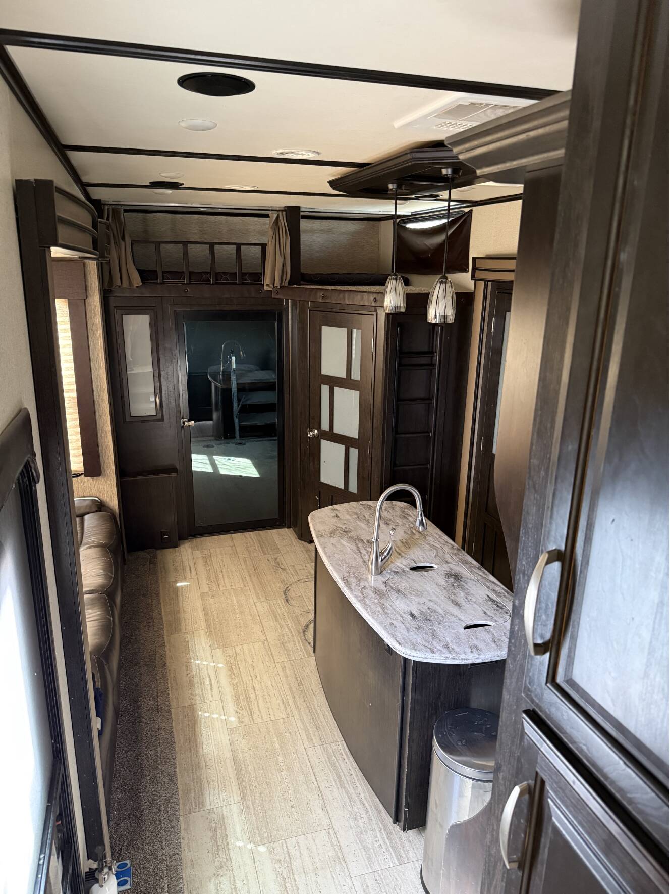 A photo of this 2016 Grand Design MOMENTUM 385TH