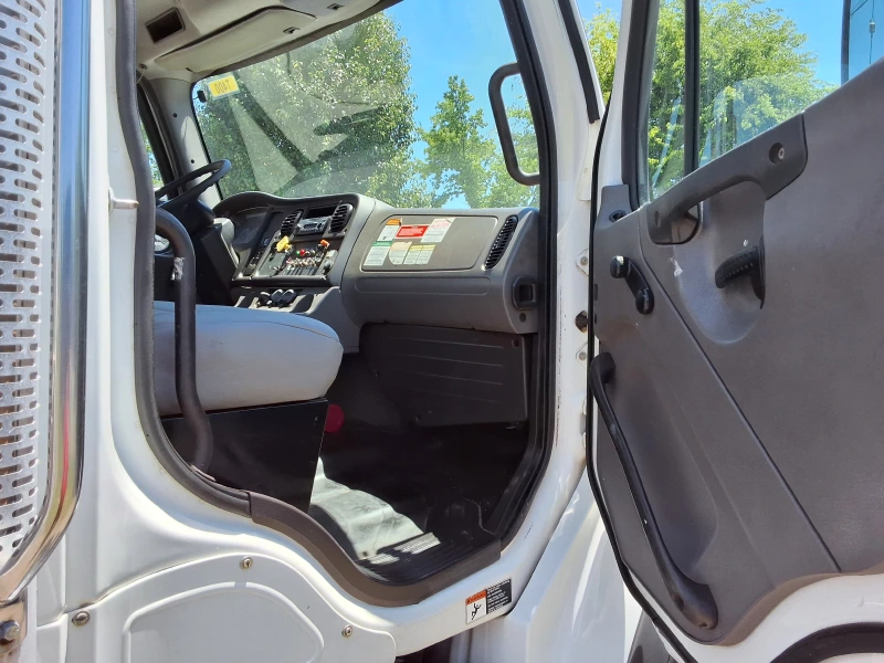 2012 FREIGHTLINER M2