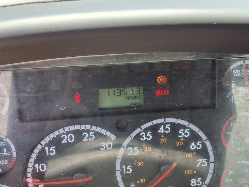2012 FREIGHTLINER M2