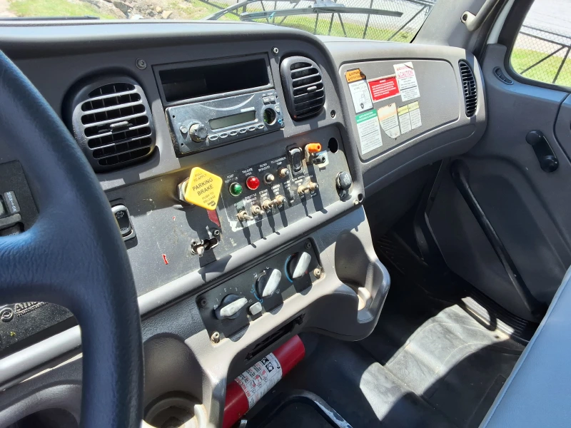 2012 FREIGHTLINER M2