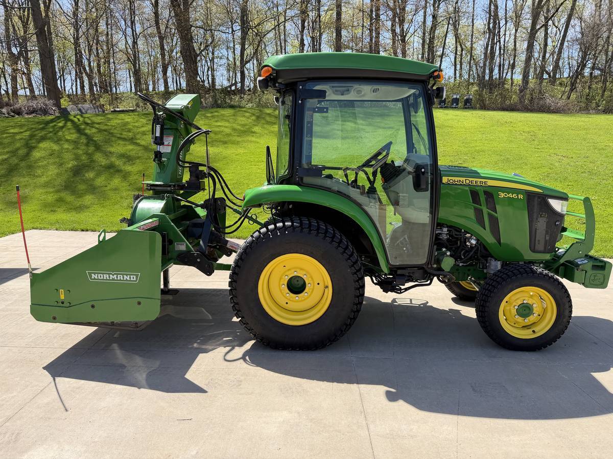 2019 JOHN DEERE 3046R in Lockport, NY
