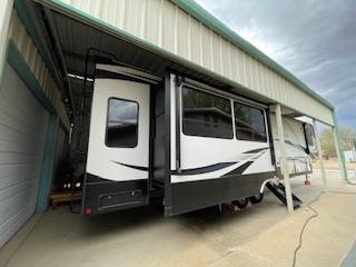 2021 Dutchmen YUKON 400RL in logan NM