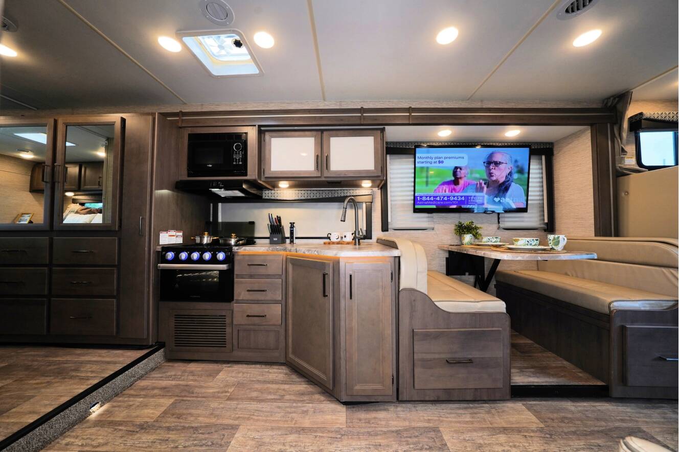 A photo of this 2023 Thor Motor Coach Quantum SE 31WV