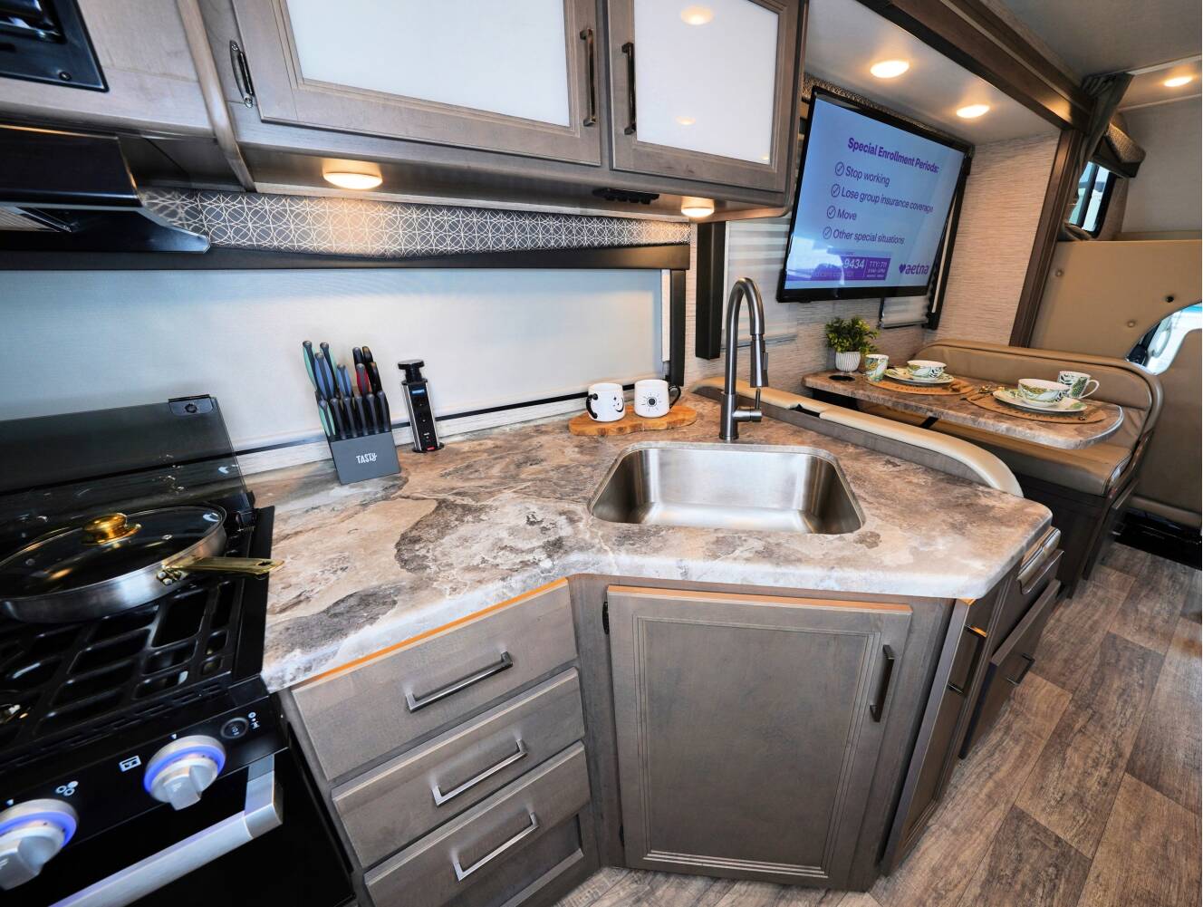 A photo of this 2023 Thor Motor Coach Quantum SE 31WV