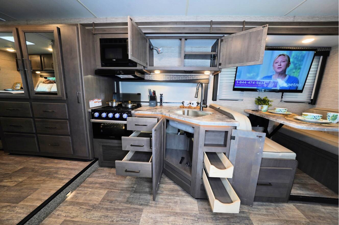 A photo of this 2023 Thor Motor Coach Quantum SE 31WV