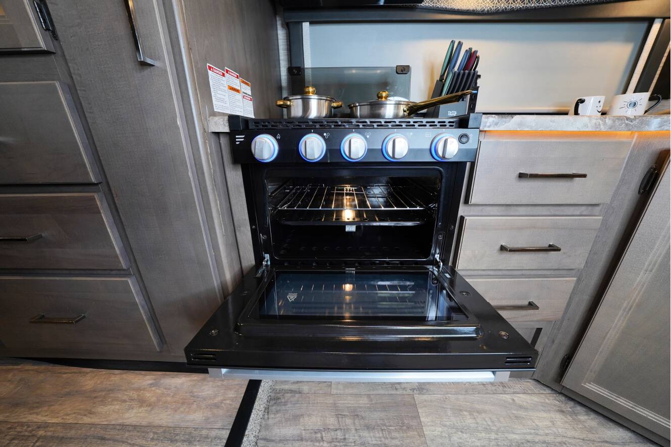 A photo of this 2023 Thor Motor Coach Quantum SE 31WV