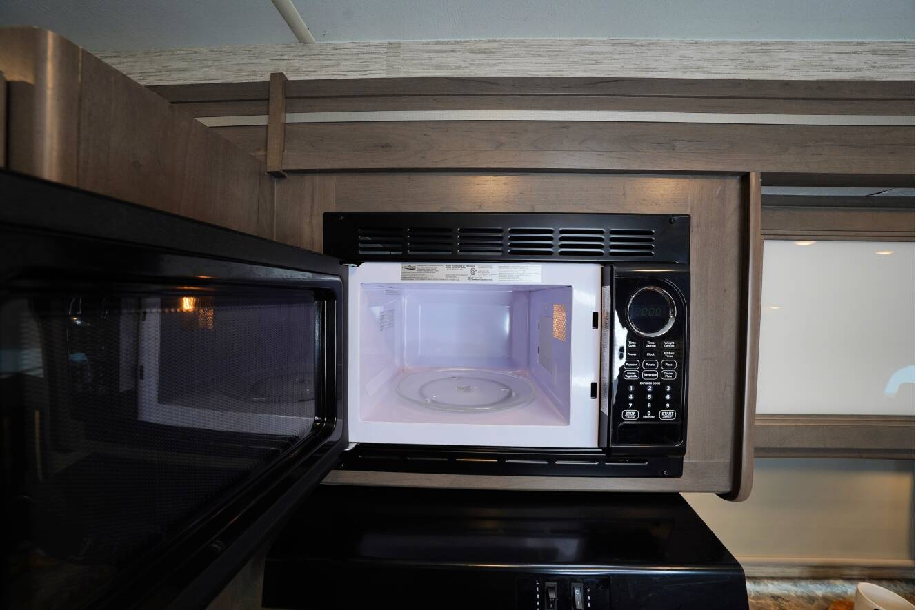 A photo of this 2023 Thor Motor Coach Quantum SE 31WV