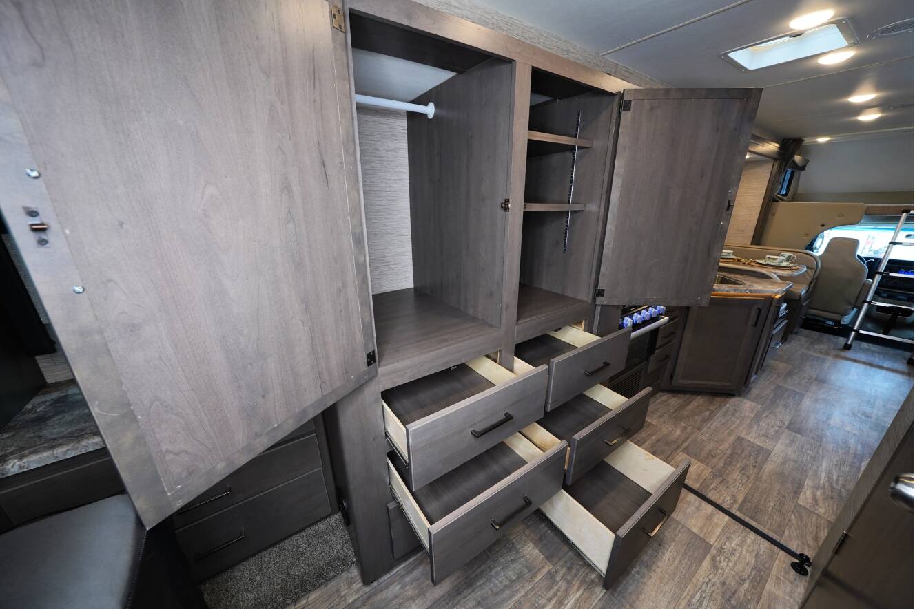 A photo of this 2023 Thor Motor Coach Quantum SE 31WV