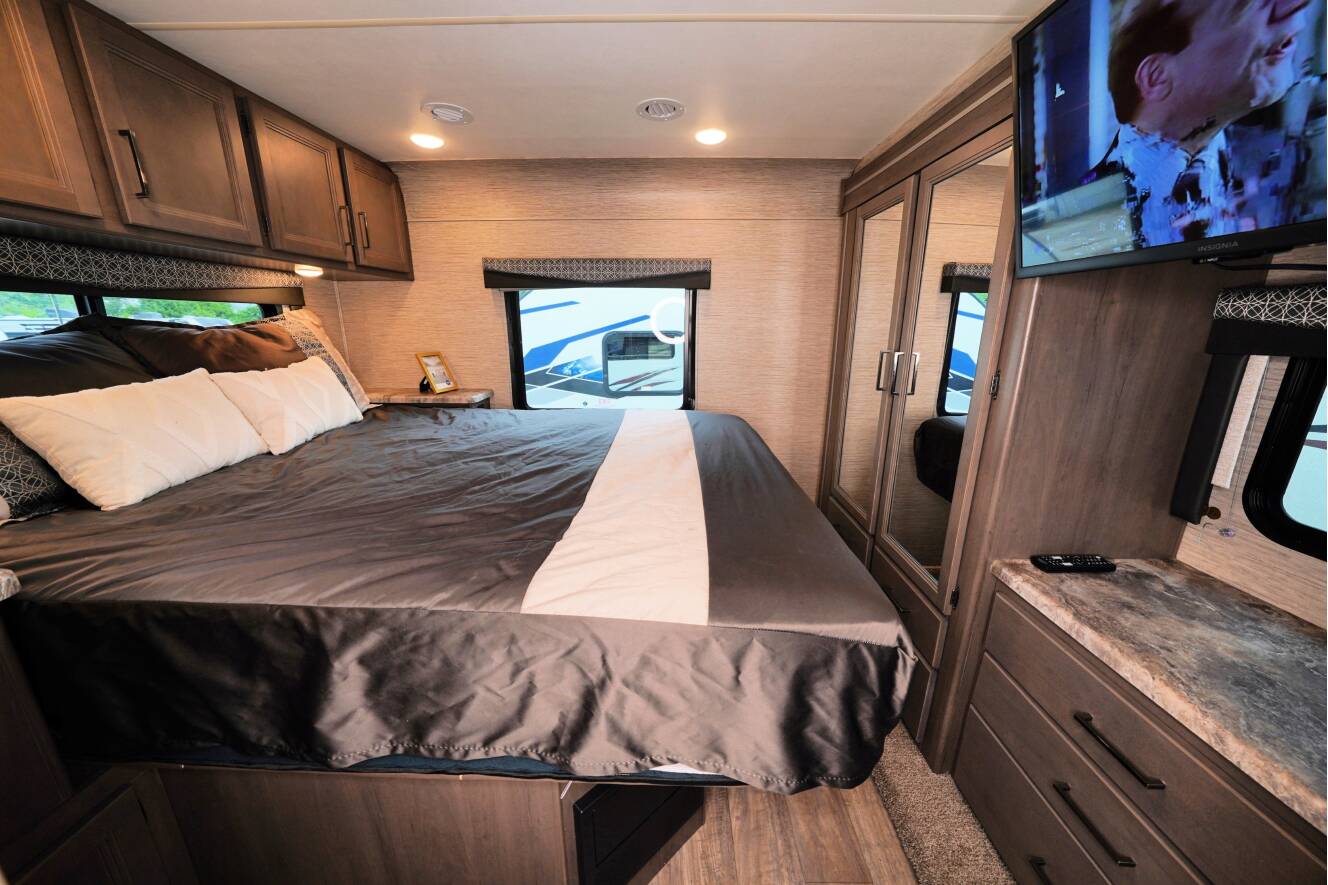 A photo of this 2023 Thor Motor Coach Quantum SE 31WV