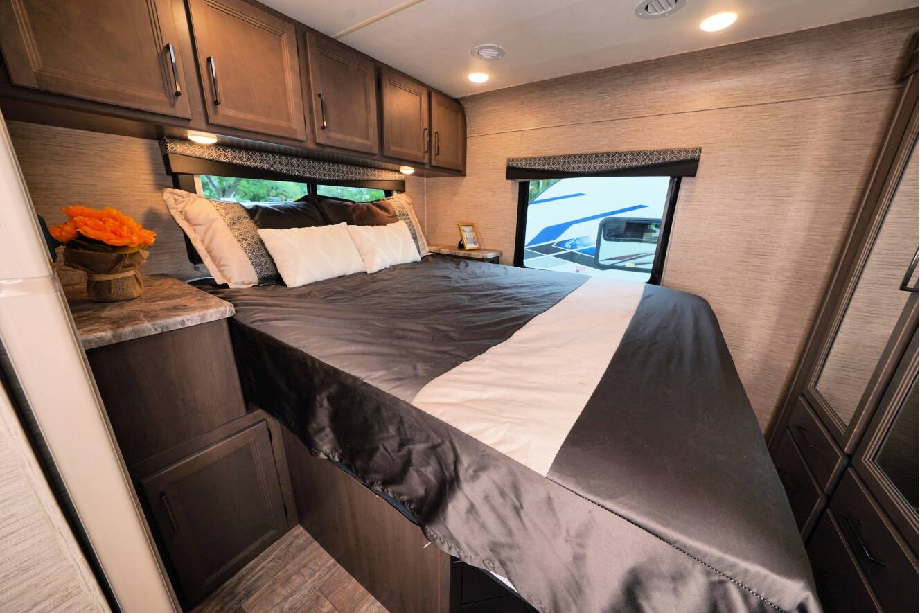A photo of this 2023 Thor Motor Coach Quantum SE 31WV