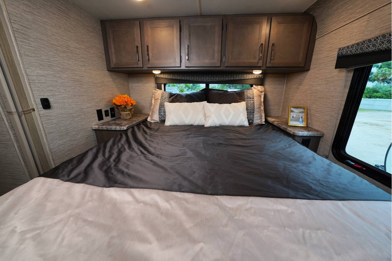 A photo of this 2023 Thor Motor Coach Quantum SE 31WV