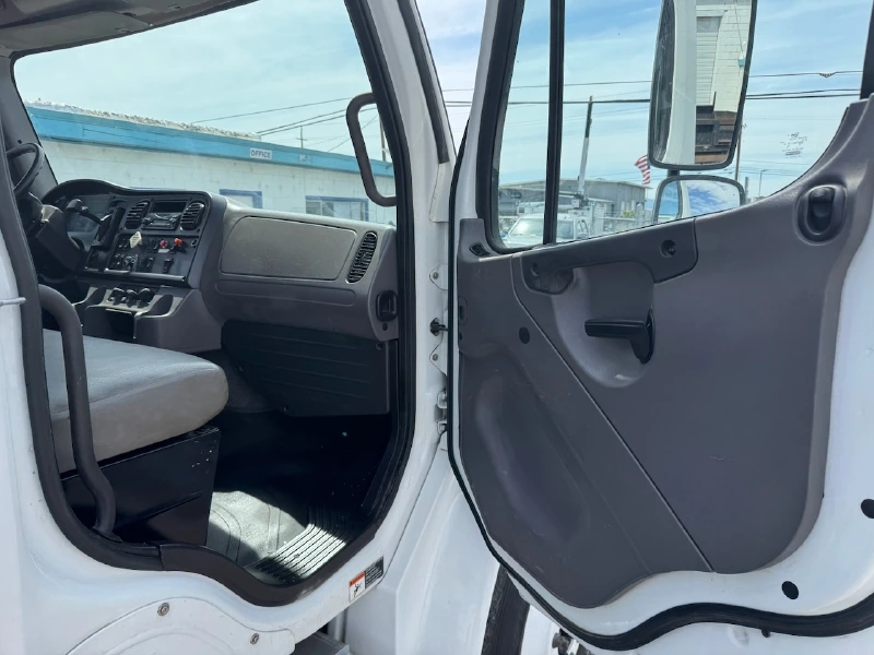 2016 FREIGHTLINER BUSINESS CLASS M2 106