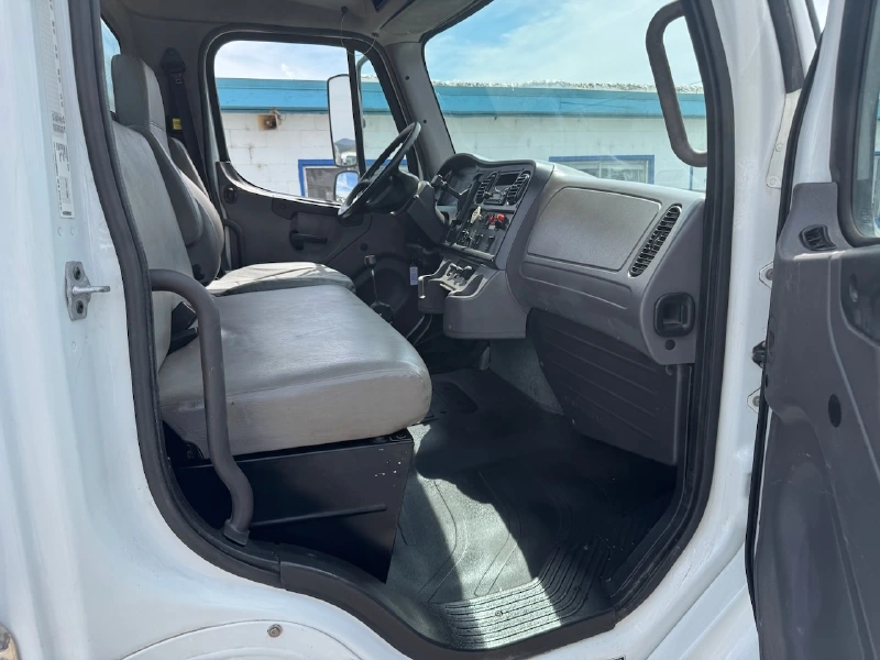 2016 FREIGHTLINER BUSINESS CLASS M2 106