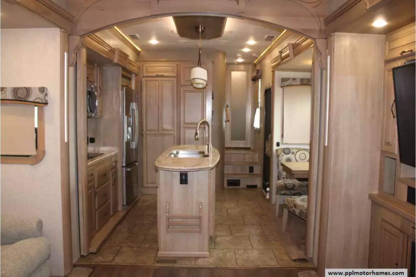 A photo of this 2016 Redwood REDWOOD RW38RD