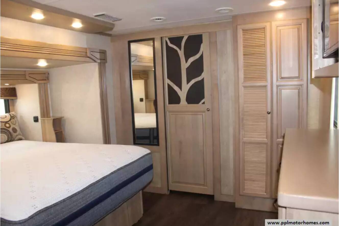 A photo of this 2016 Redwood REDWOOD RW38RD