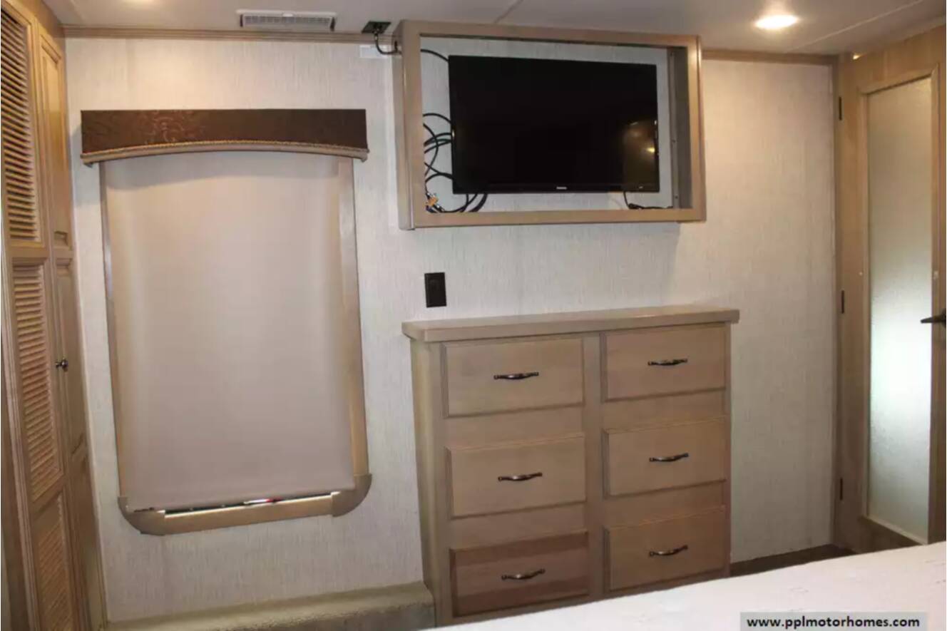 A photo of this 2016 Redwood REDWOOD RW38RD