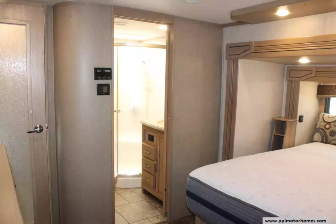 A photo of this 2016 Redwood REDWOOD RW38RD