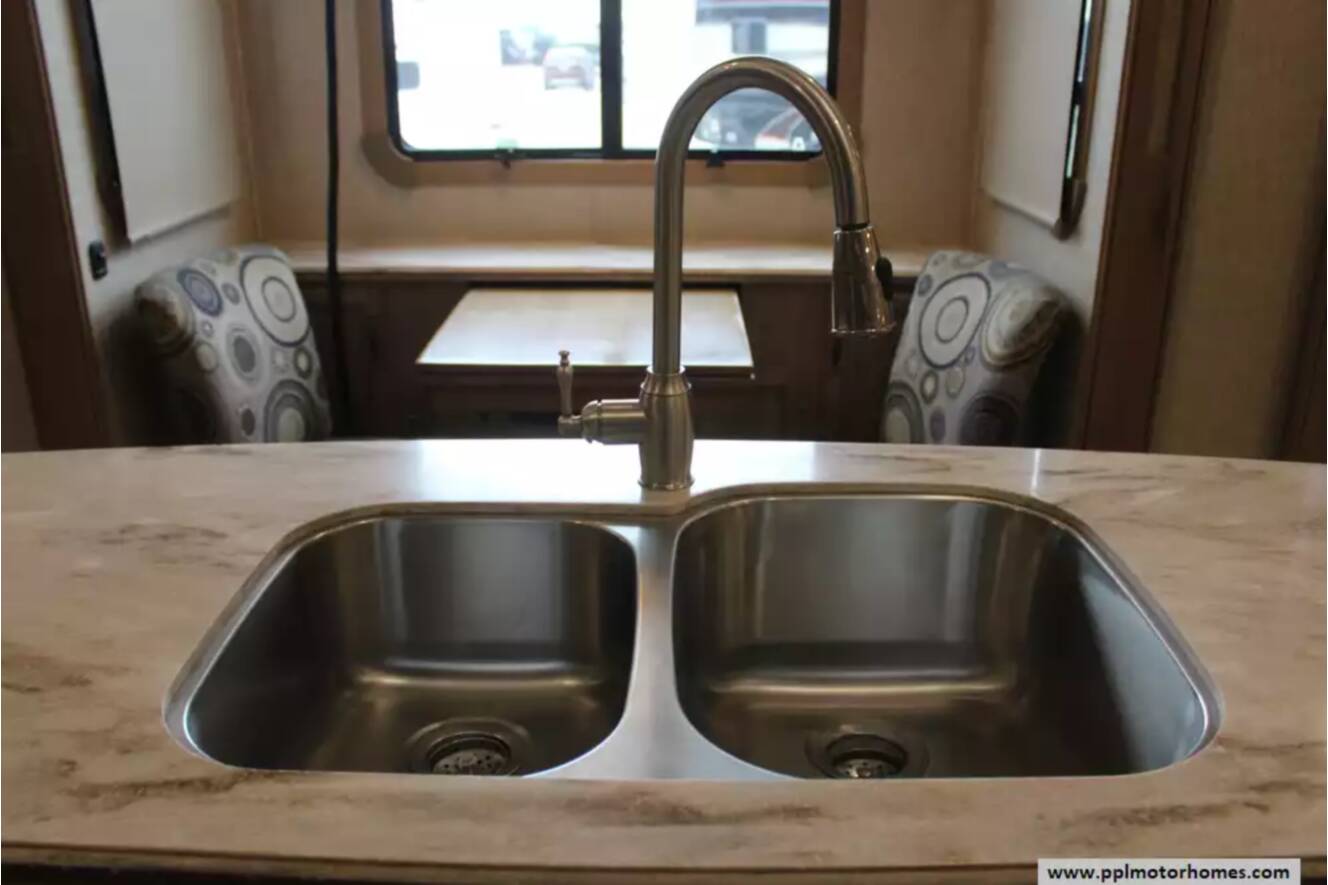 A photo of this 2016 Redwood REDWOOD RW38RD