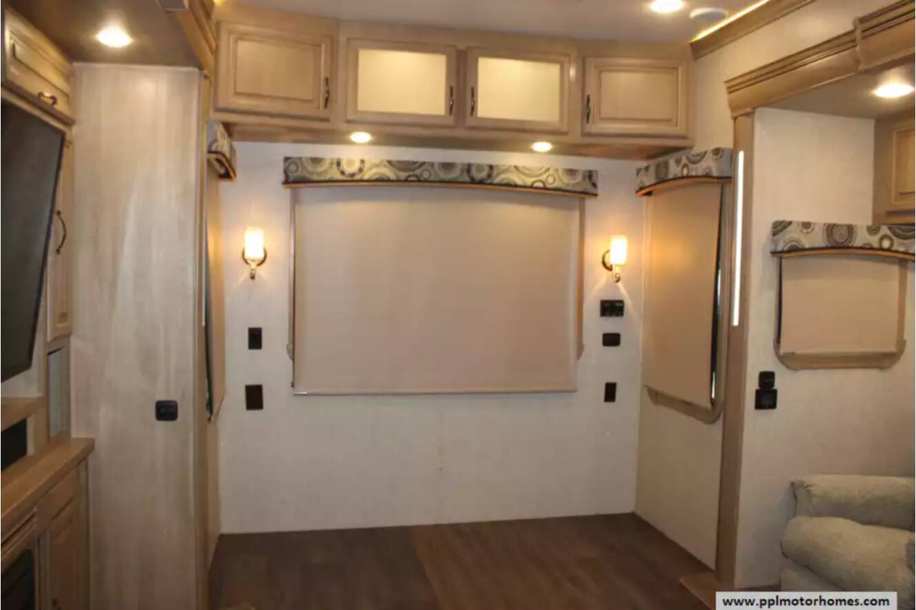 A photo of this 2016 Redwood REDWOOD RW38RD