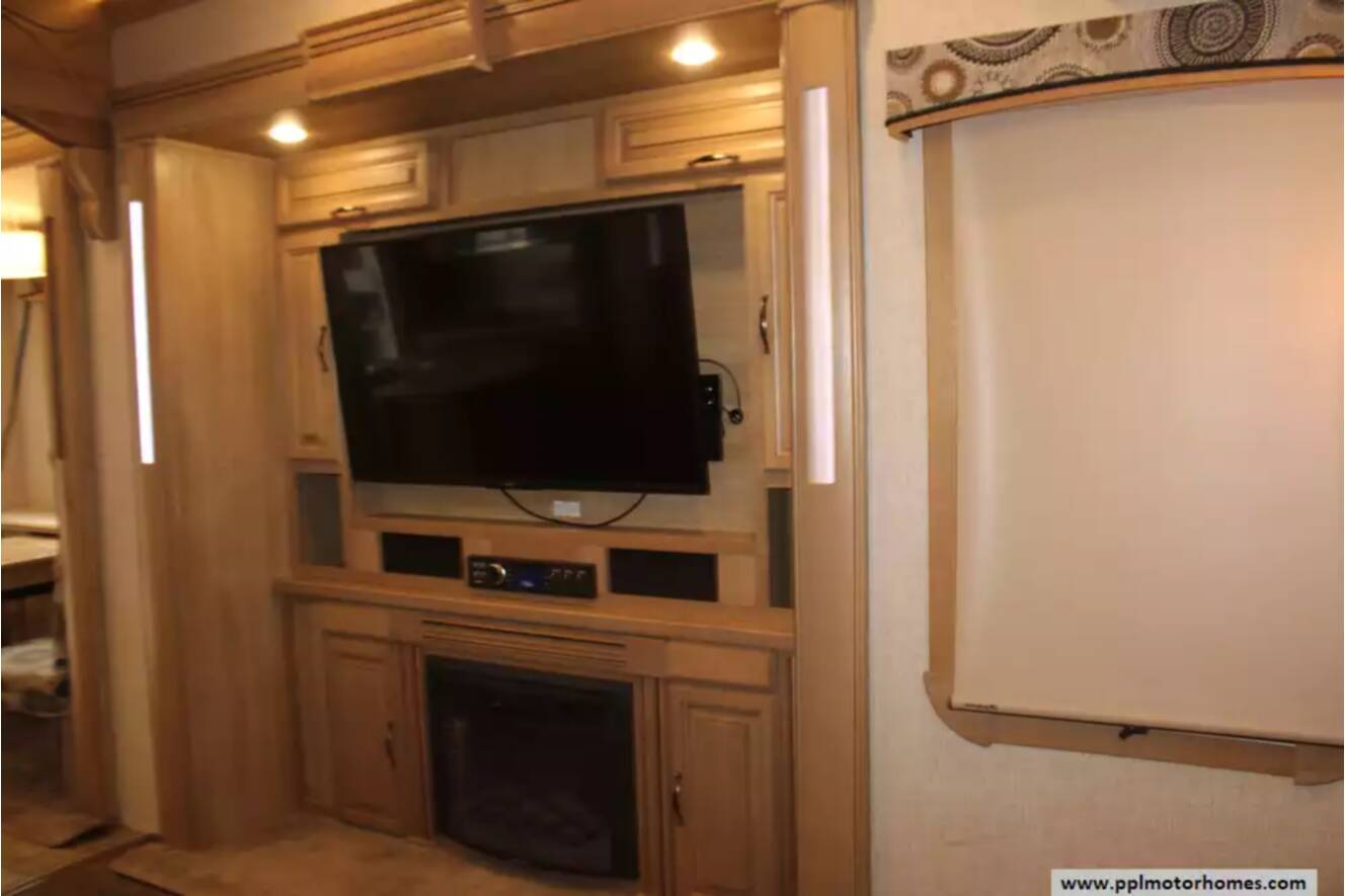 A photo of this 2016 Redwood REDWOOD RW38RD