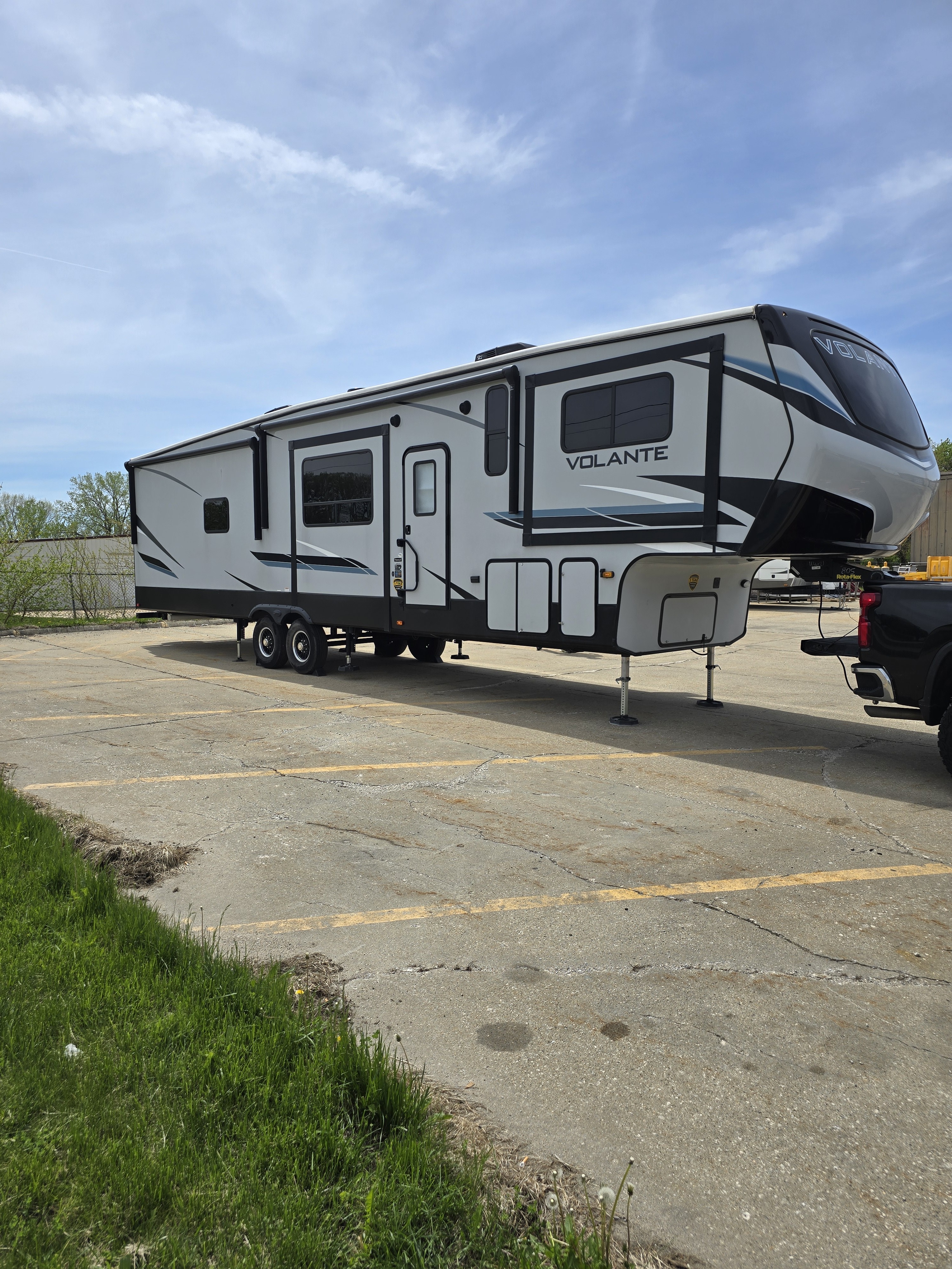 2021 Crossroads VOLANTE VL3851FL RV