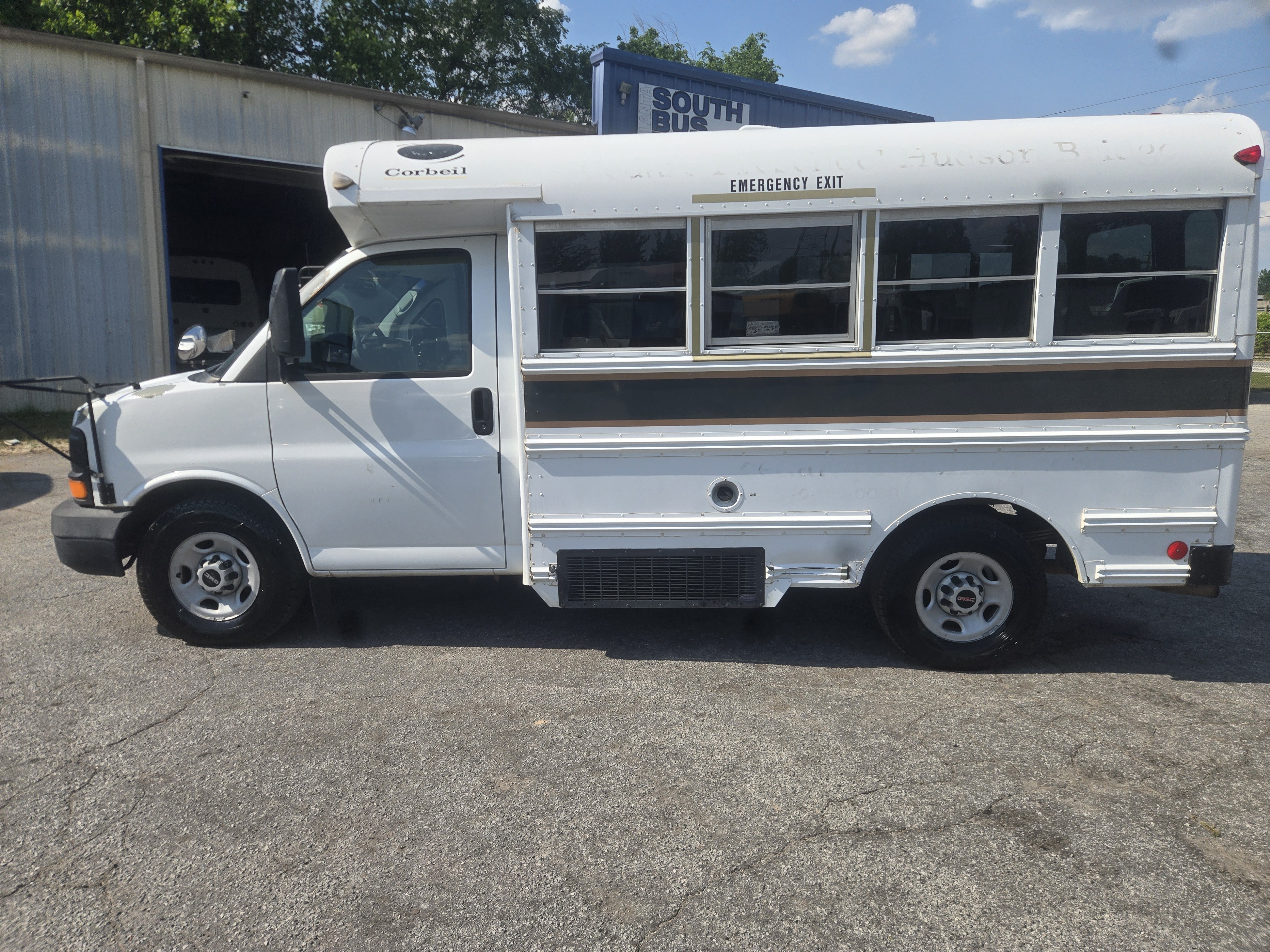 2006 GMC SAVANA in Forest Park, GA